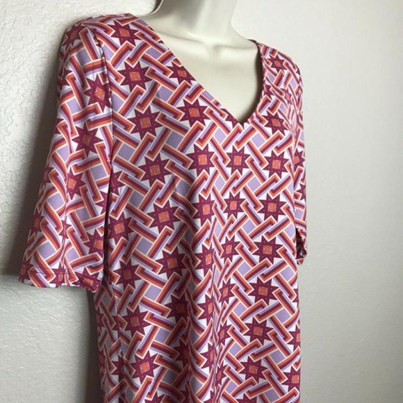 V-Neck Squared Geometric Short Sleeve Shift Dress - Picture 3 of 7